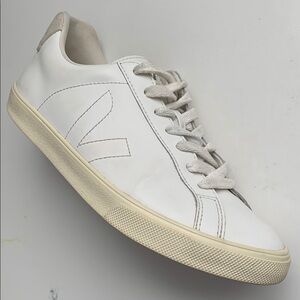 Veja White and Off-White Low-Top Sneakers